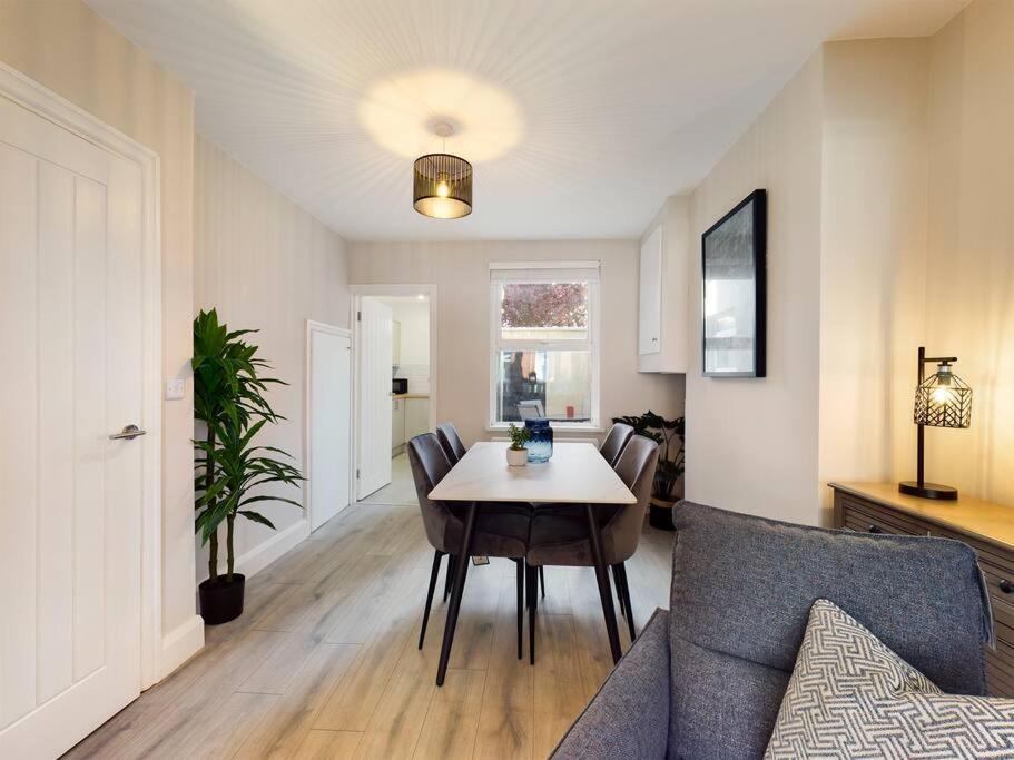 It'S Broadway Baby! Great House Close To City Centre ベルファスト エクステリア 写真